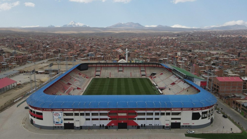 El 2º estadio más alto del mundo, el arma de Bolivia. EFE