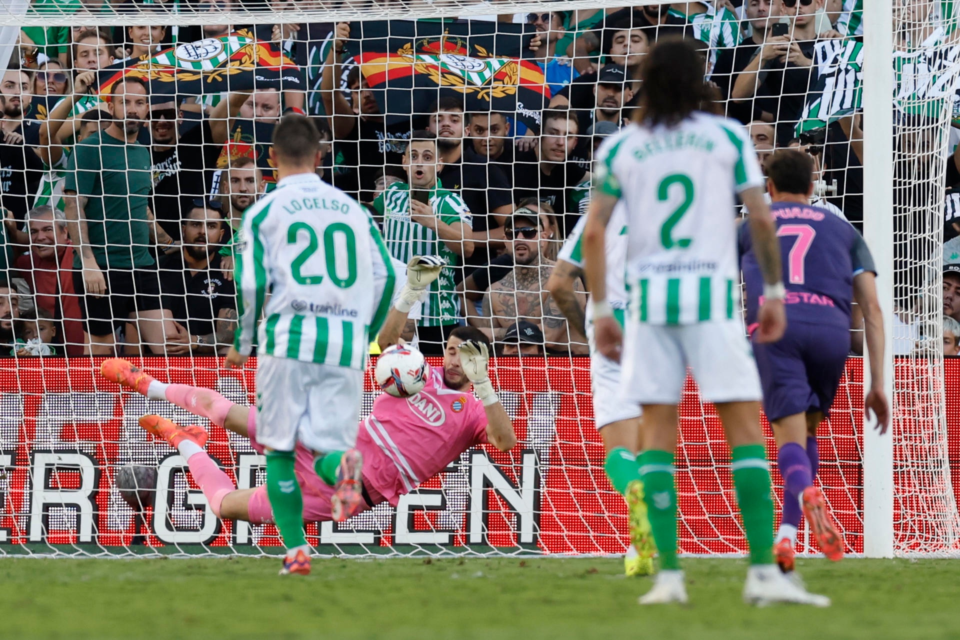 Joan García, si nada se tuerce, será el próximo portero azulgrana. EFE