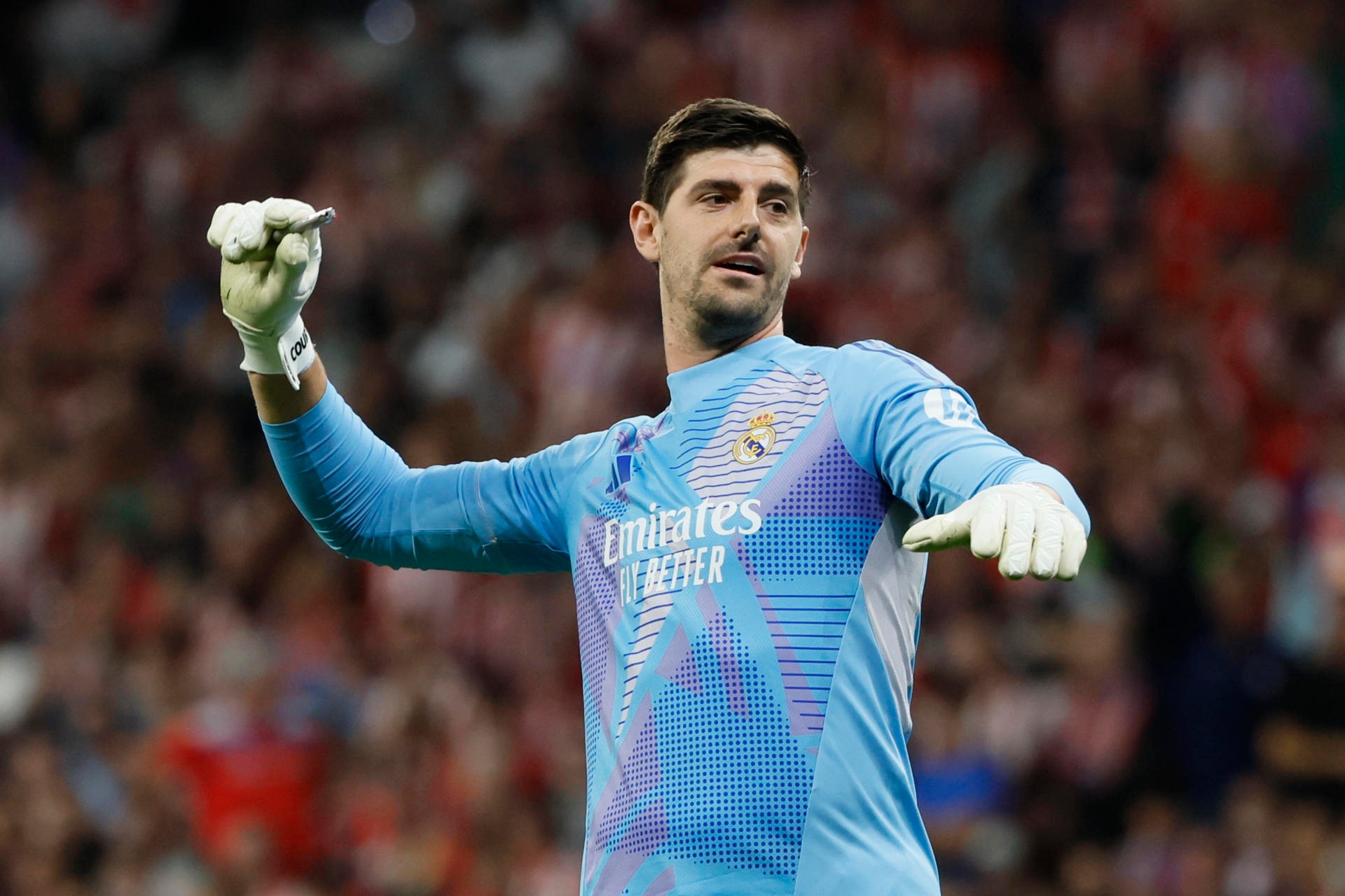 Le Real Madrid confirme la blessure de Courtois, forfait jusqu'après la trêve