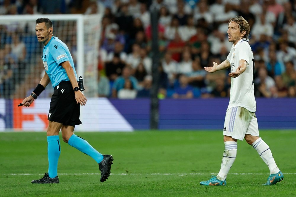 Mariani will referee Borussia Dortmund-Barcelona. EFE/Juanjo Martín