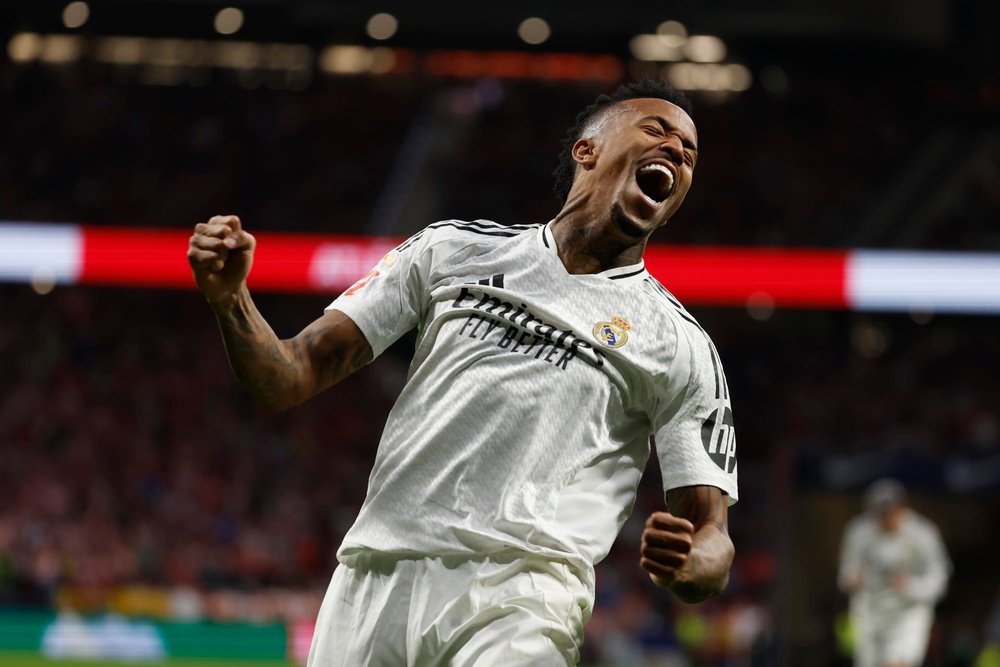 Madrid expect Militao to be fully fit once the pre-season starts in July. EFE
