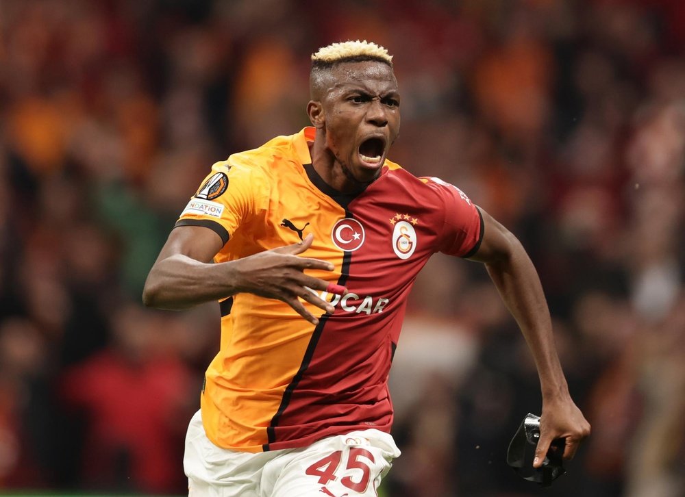 Manchester United close to landing Nigerian striker Osimhen. EFE