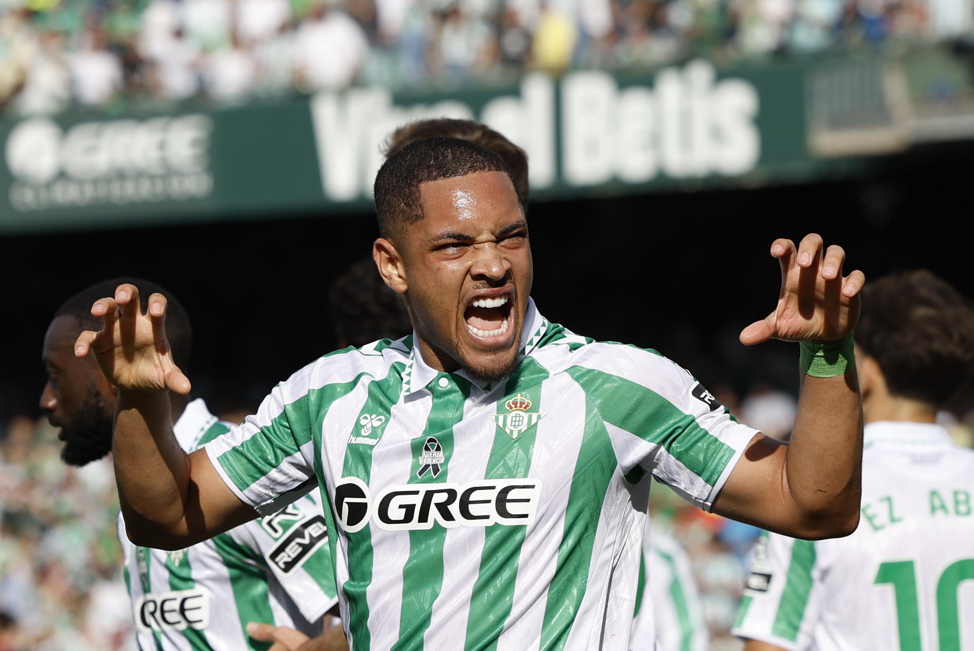 OFFICIAL: Palmeiras land Vitor Roque from Barca in €25m deal