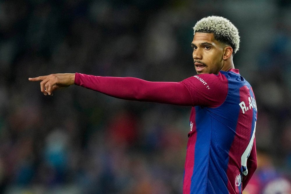 Araujo wants to leave Barca. EFE