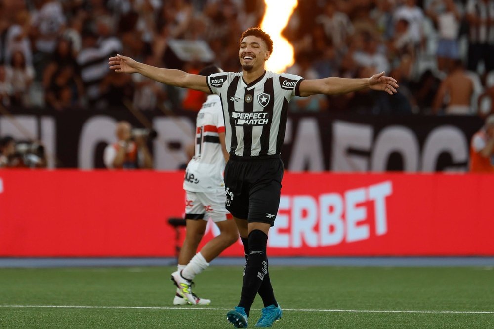 O árduo caminho do Botafogo para o doblete histórico
