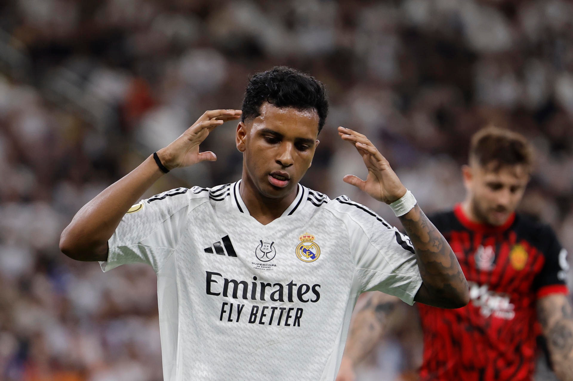 Rodrygo no se ve jugando más en el Madrid y mira a la puerta. EFE