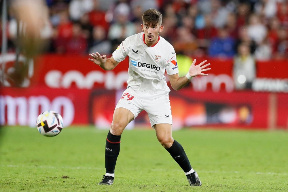 Kike Salas saw 7 yellow cards in the last 8 games he played in La Liga. EFE