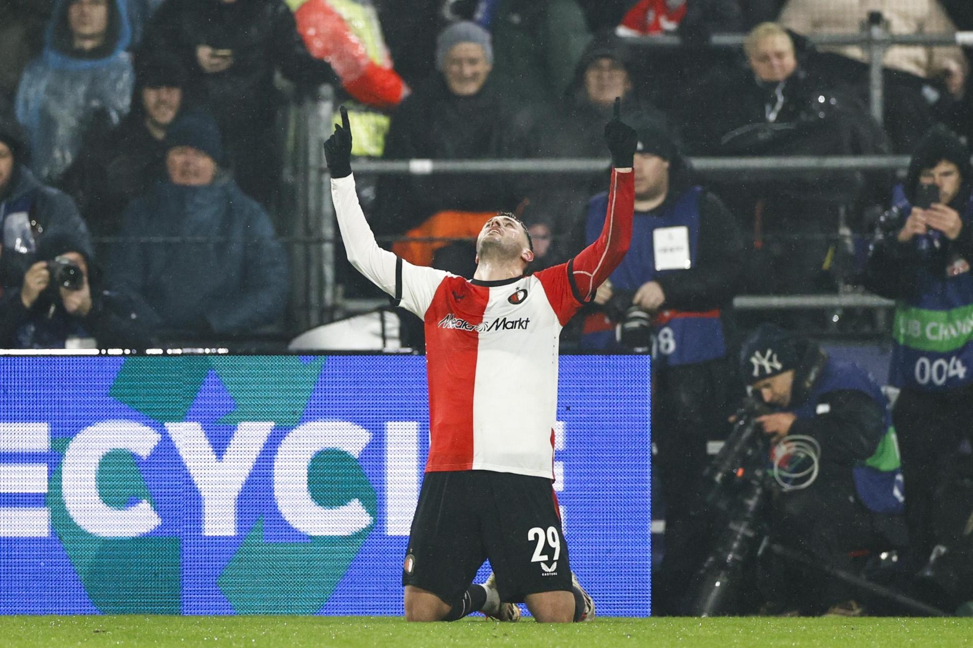 El Feyenoord venció por 3-0 al Bayern. EFE