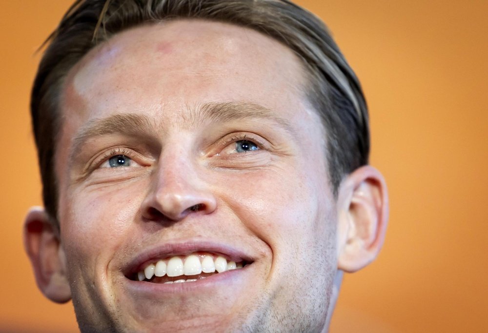 De Jong parla in conferenza. EFE