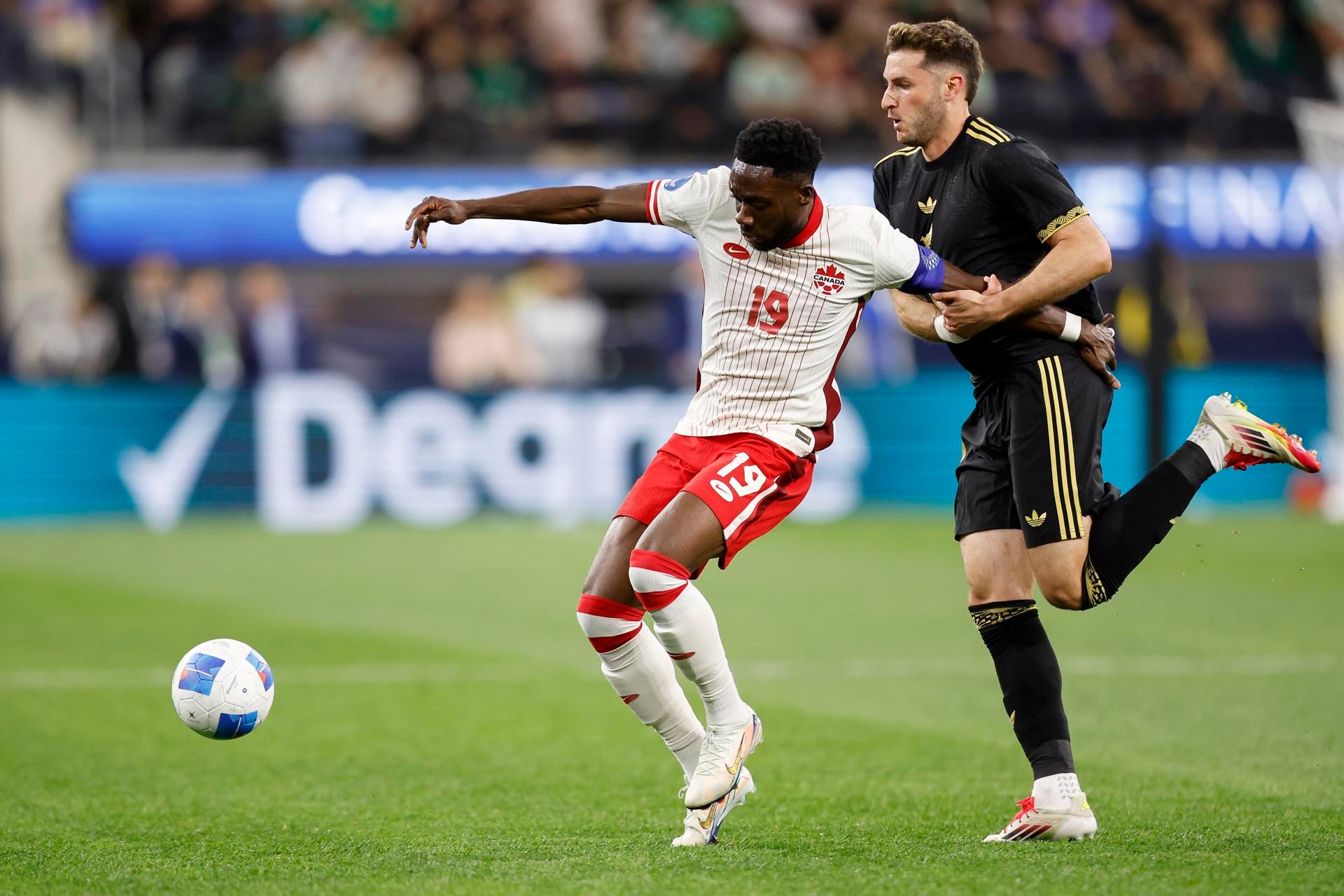 Davies' agent slams Canada Soccer after star's ACL injury
