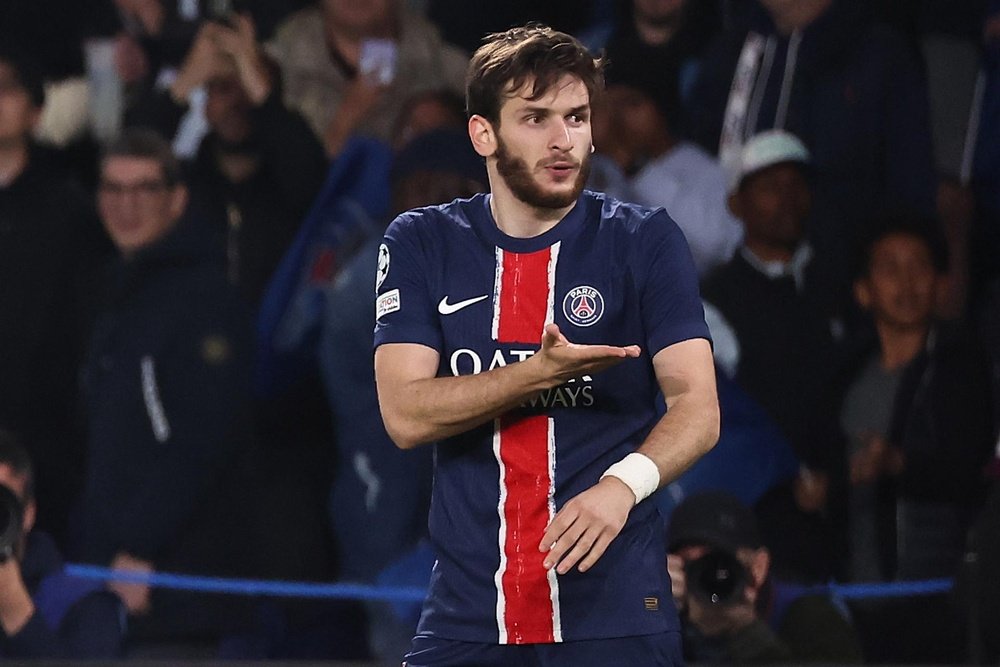 Kvaratskhelia secured PSG's comeback with a stunning solo goal. EFE