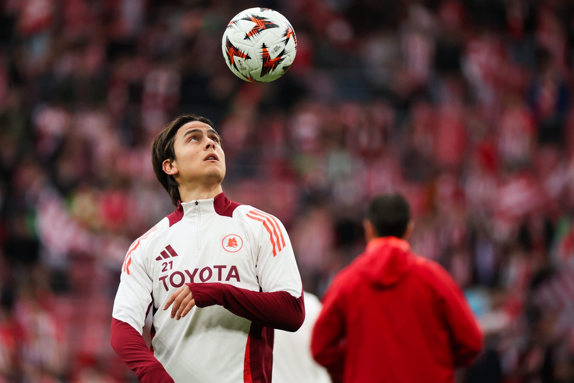 Paulo Dybala non figura tra i convocati della Roma per l'amichevole contro il Kaiserslautern, escluso per una gestione prudente dei carichi di lavoro. Assenti anche Salah-Eddine, Pellegrini e Dovbyk.
