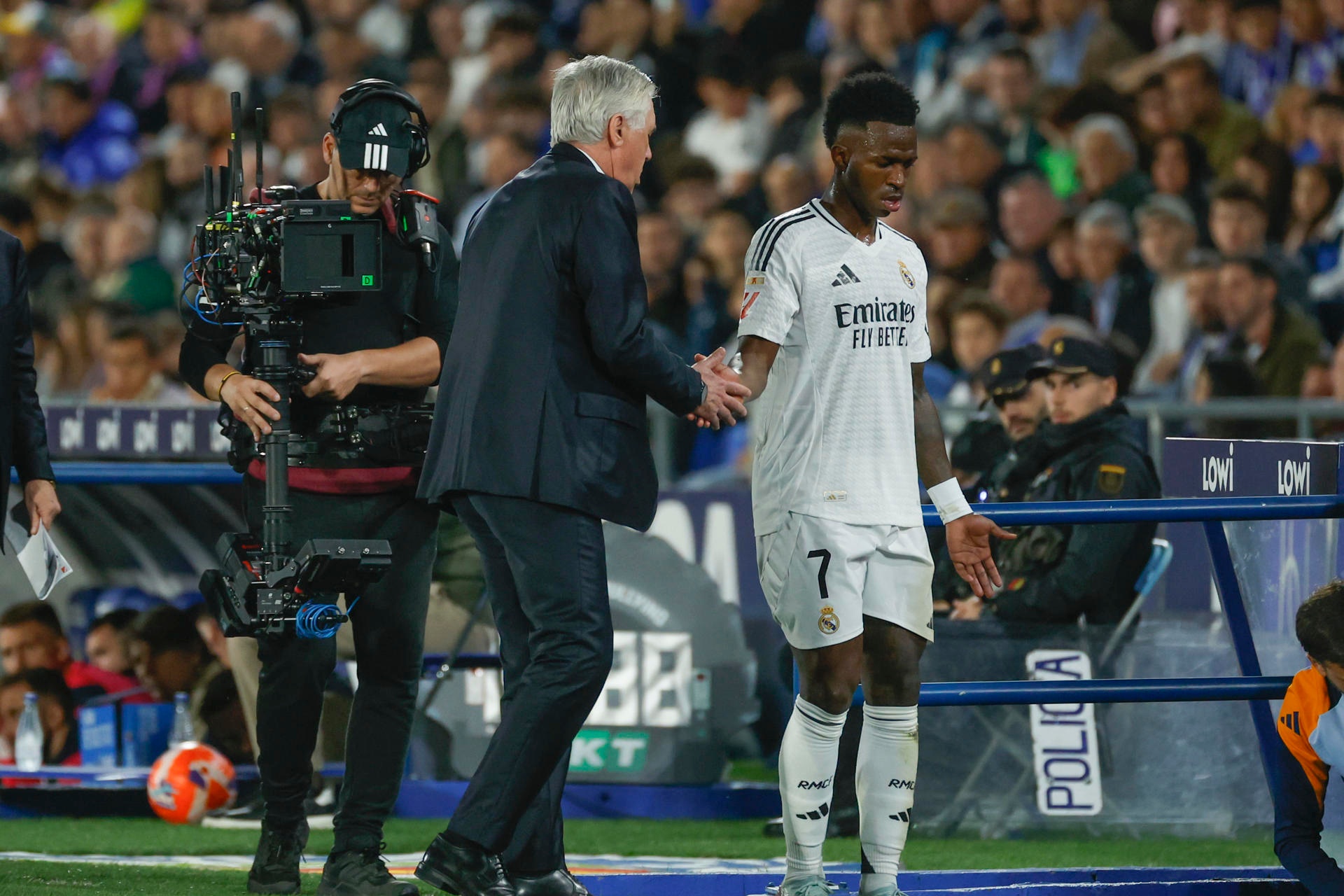 Carlo Ancelotti inicia nesta terça-feira, em Valdebebas, a preparação para os últimos cinco jogos da LaLiga e o que pode ser seu último título no comando do Real Madrid. Após a derrota por 3 a 2 na final da Copa do Rei para o Barcelona, seu futuro ao término do campeonato espanhol aponta para a seleção brasileira. Xabi Alonso desponta como o principal candidato a substituto do italiano.