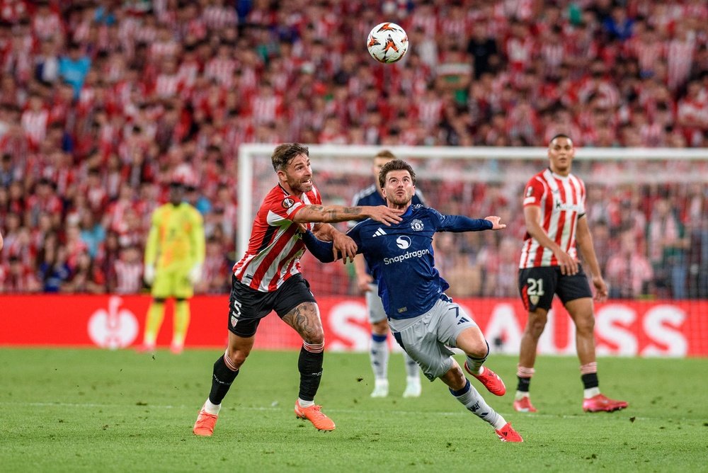 Yeray Álvarez dio positivo tras jugar con el United. EFE