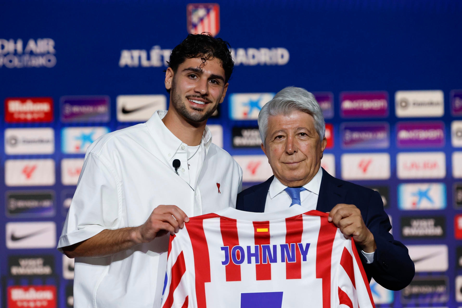 Johnny Cardoso, presentado con el Atlético. EFE