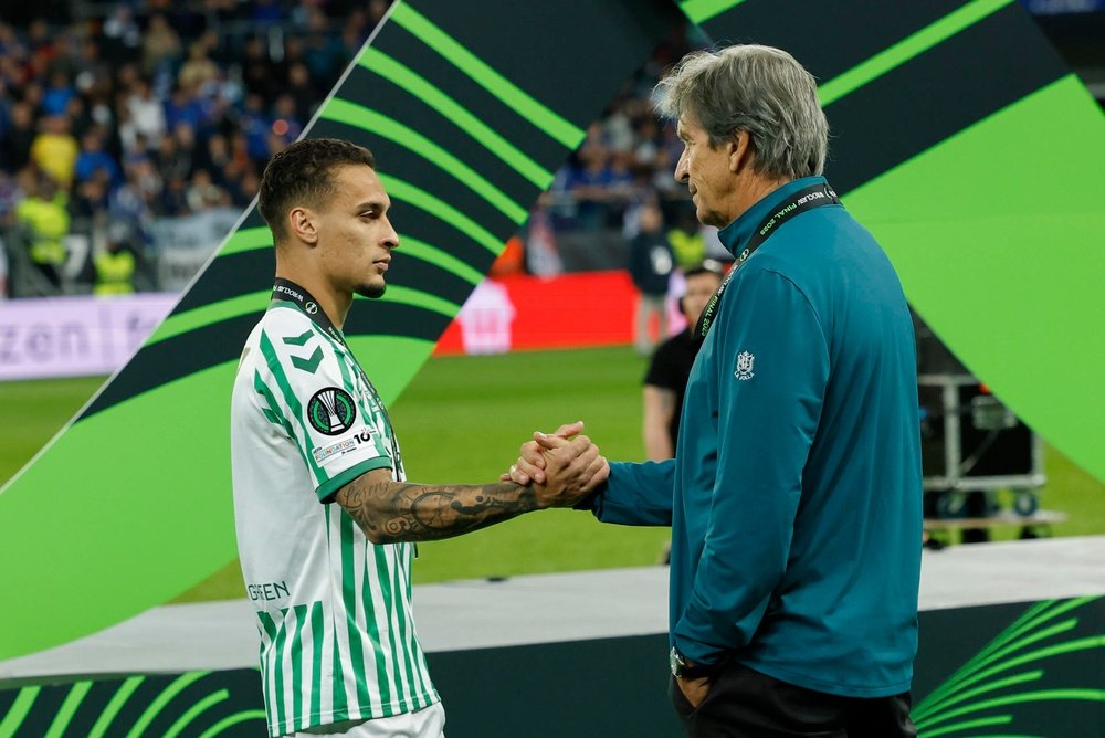 Antony is focused on finding stability and rebuilding his career at Real Betis. EFE