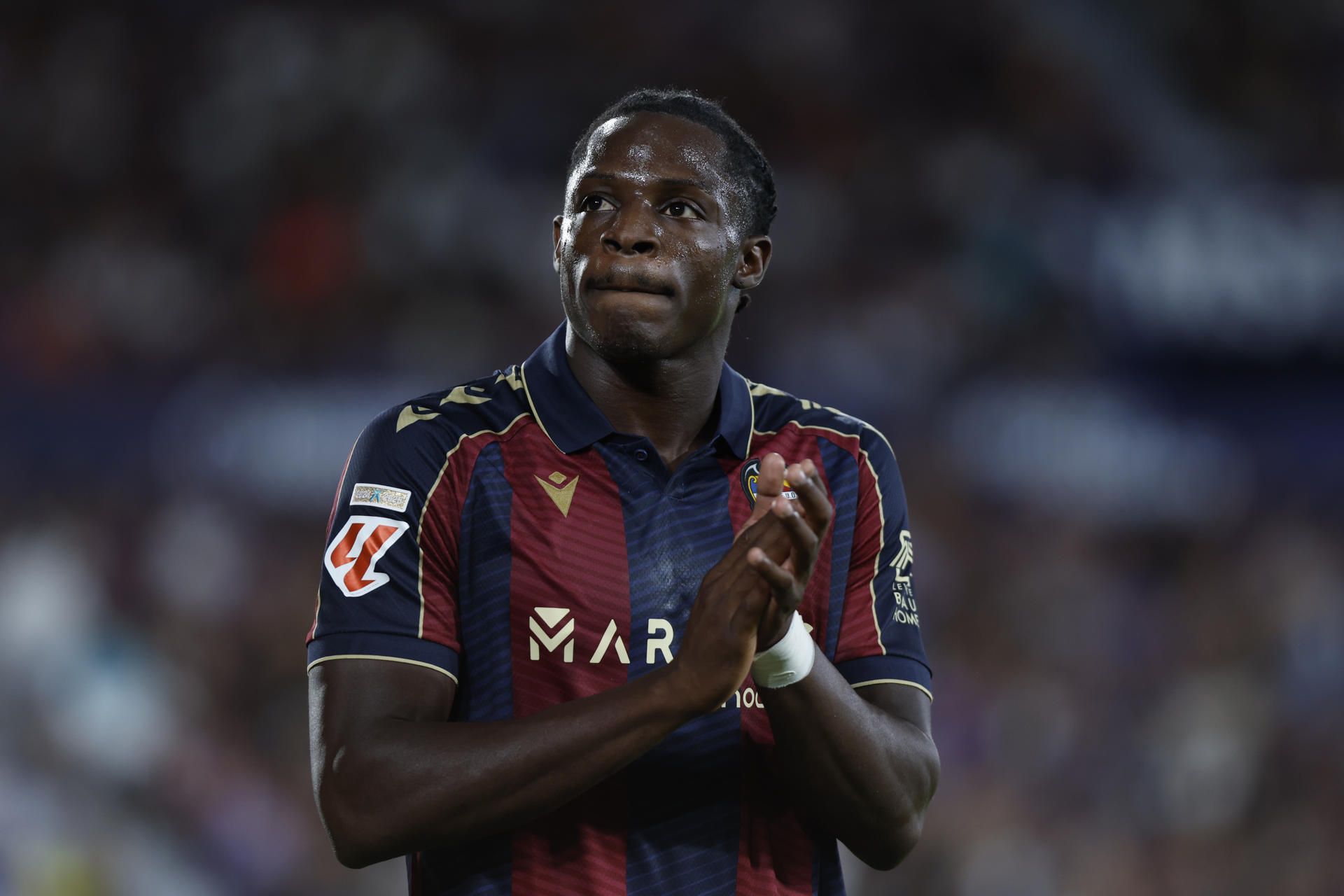 Etta Eyong no Barcelona? O substituto de Lewandowski?