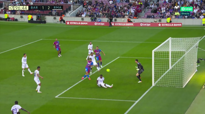 Agüero festeggia il primo gol ma il Barça perde il 'Clasico'