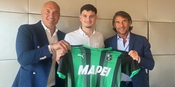 Alvarez has signed with Sassuolo until June 2027. Twitter/SassuoloUS