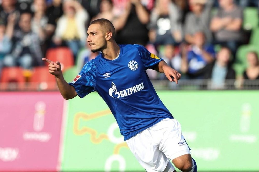 El Schalke 04 venció por 1-3 al Rot-Weiss Oberhausen con un doblete Ahmed Kutucu. Twitter/s04