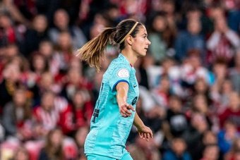 El Barcelona goleó al Athletic Club por 0-3 en la ida de las semifinales de la Copa de la Reina. Aitana Bonmatí volvió a dibujar otro recital que coloca a las azulgranas con pie y medio en la gran final.