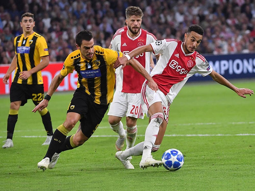 Real Madrid e Arsenal, in corsa per Mazraoui. AFP
