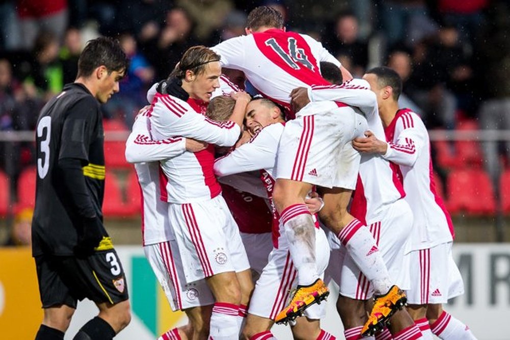 Ajax y PSV se jugarán la liga el próximo 20-M. Twitter