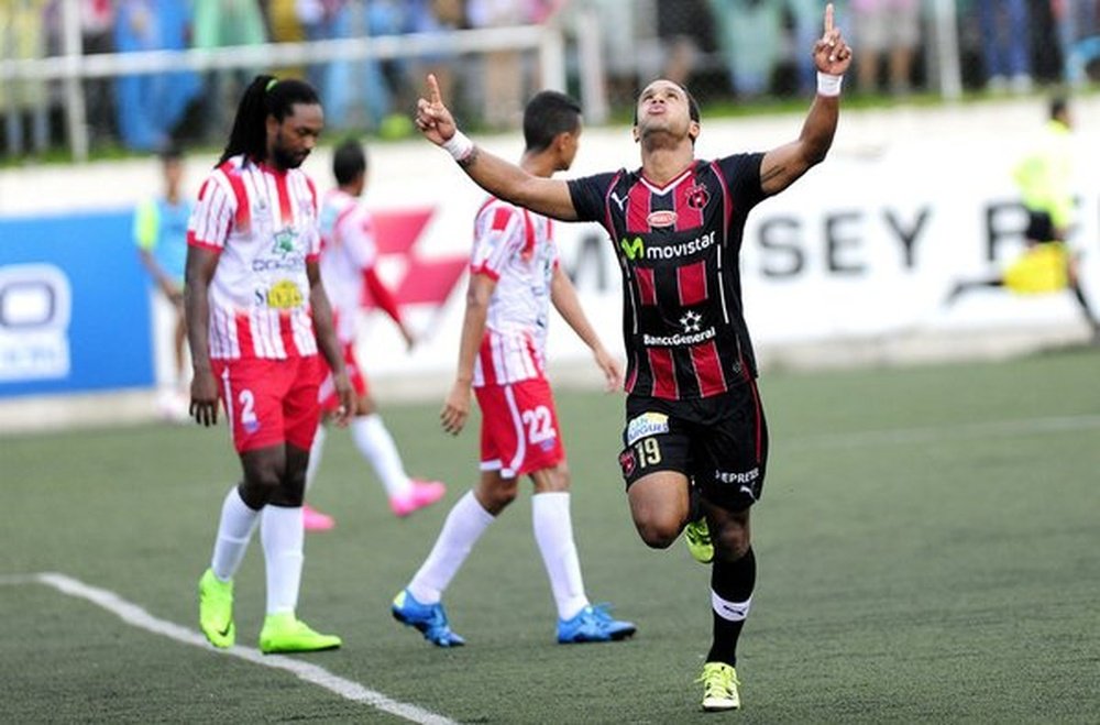 Alajuelense se mantiene como líder tras vencer 2-0 a Santos. Twitter