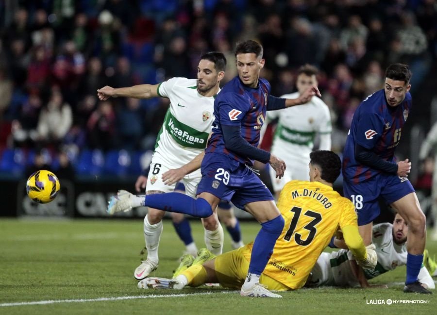 El gol no se hace camino al andar en Elda. LaLiga