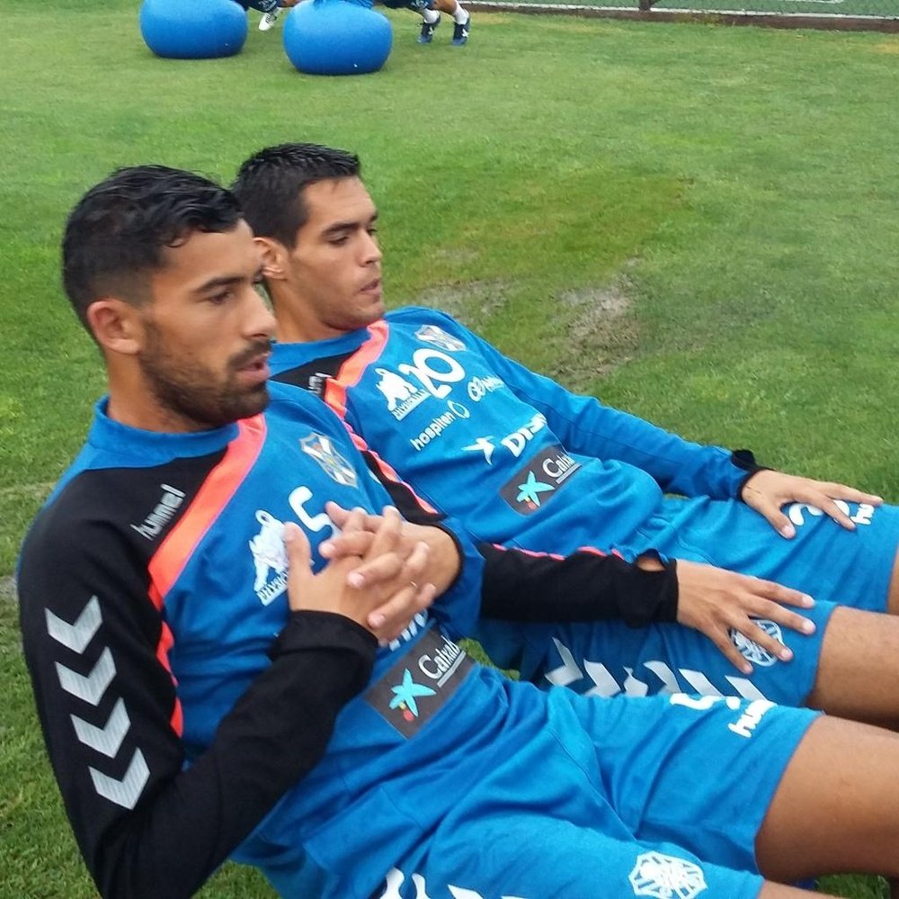 Alberto Jimenez (i), en un entrenamiento con el Tenerife. Twitter