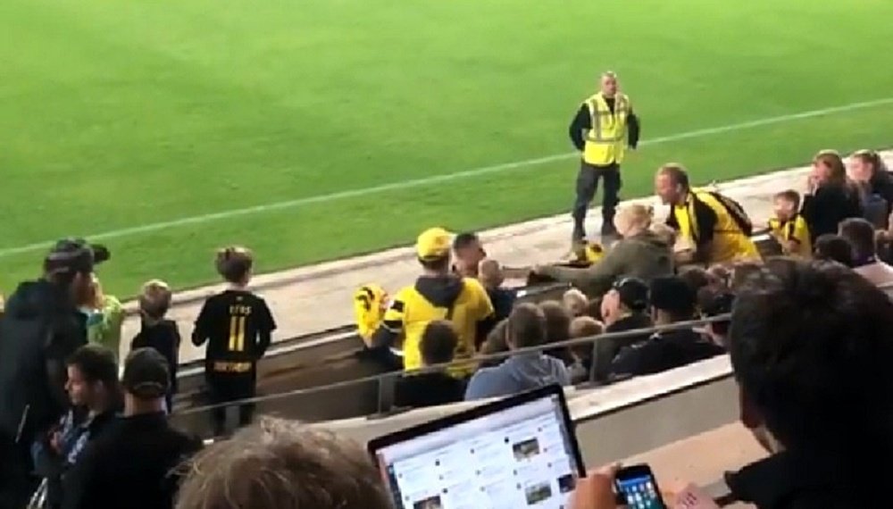 Alcácer debutó con el Borussia Dortmund. Captura/Twitter