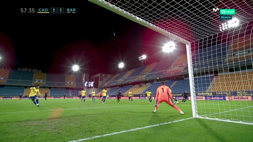 El Barcelona empató el partido ante el Cádiz gracias a Alcalá. Captura/MovistarLaLiga