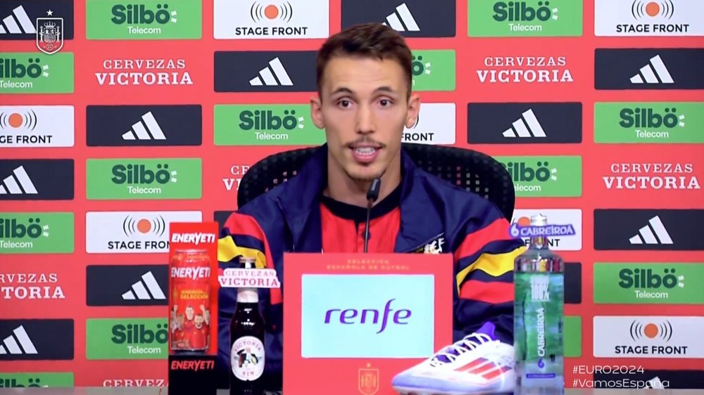 Grimaldo no teme el favoritismo. Twitter/SEFutbol
