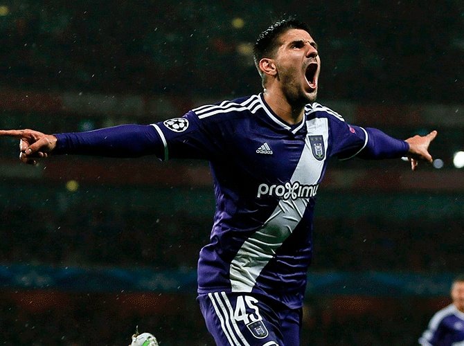 Aleksandar Mitrovic will be on the sidelines for a few weeks. BeSoccer