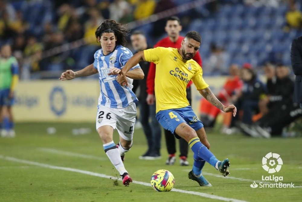 Y eclosionó Álex Calvo, uno de los clavos ardiendo de la fe malaguista