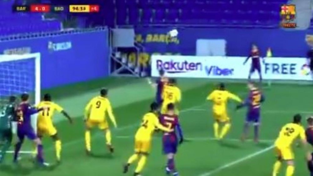 Collado cerró la goleada del Barcelona B ante el Badalona. Captura/BarçaTV