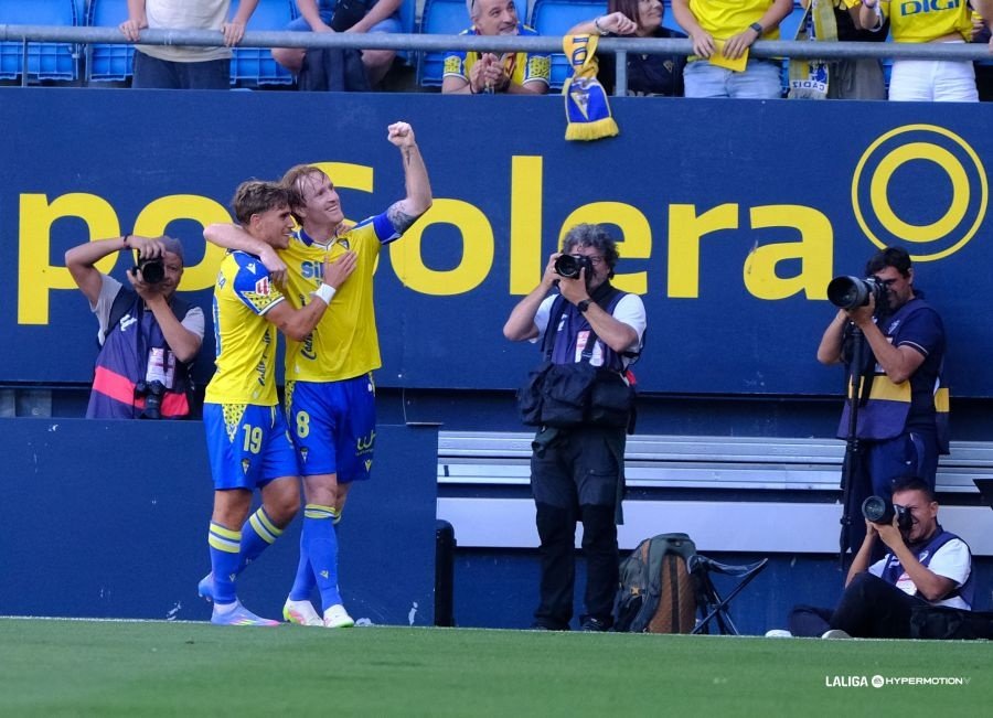 El Cádiz le metió cuatro goels a la SD Huesca en el primer tiempo. LaLiga
