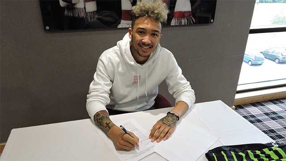 Alex Kiwomya se formó en las categorías inferiores del Chelsea. DonCasterRovers