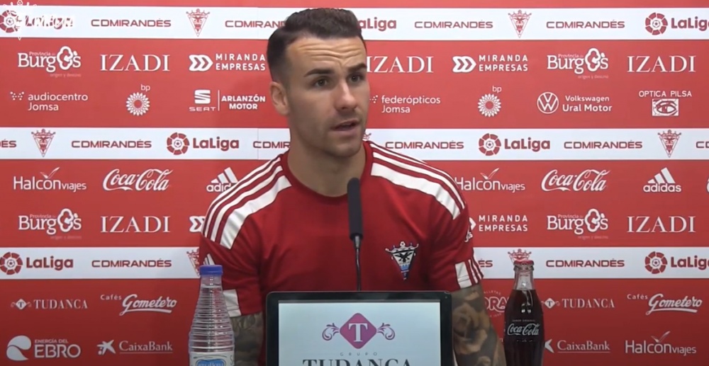 Álex López, en rueda de prensa previa al Mirandés-Girona. Twitter/CDMirandes