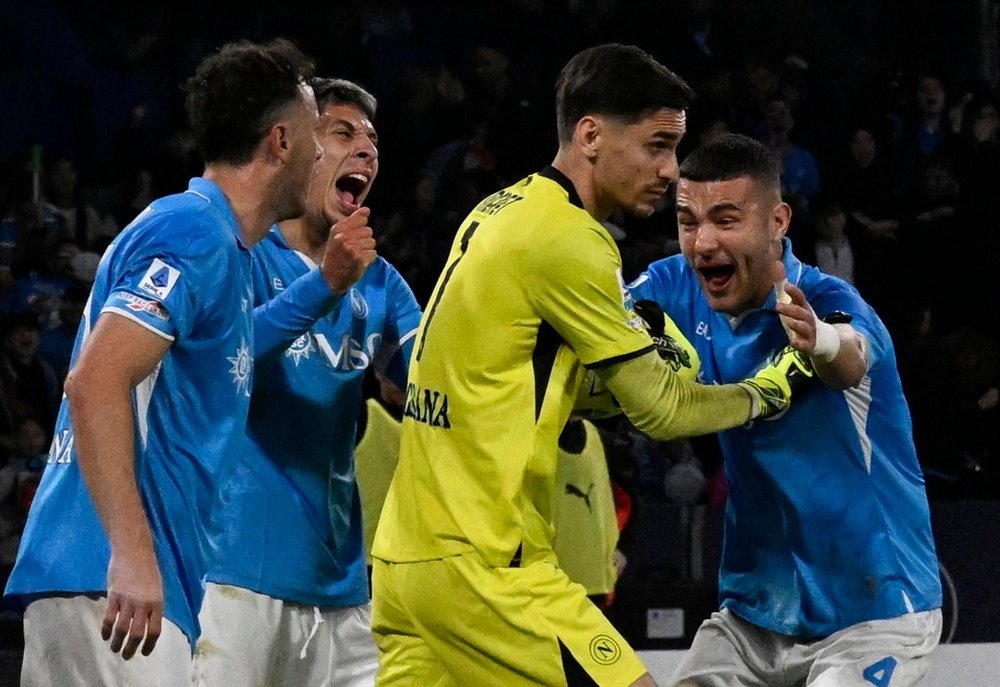 Meret carica il Napoli. EFE