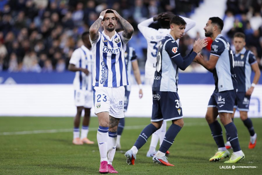 El travesaño salva al Leganés de otra debacle en Butarque