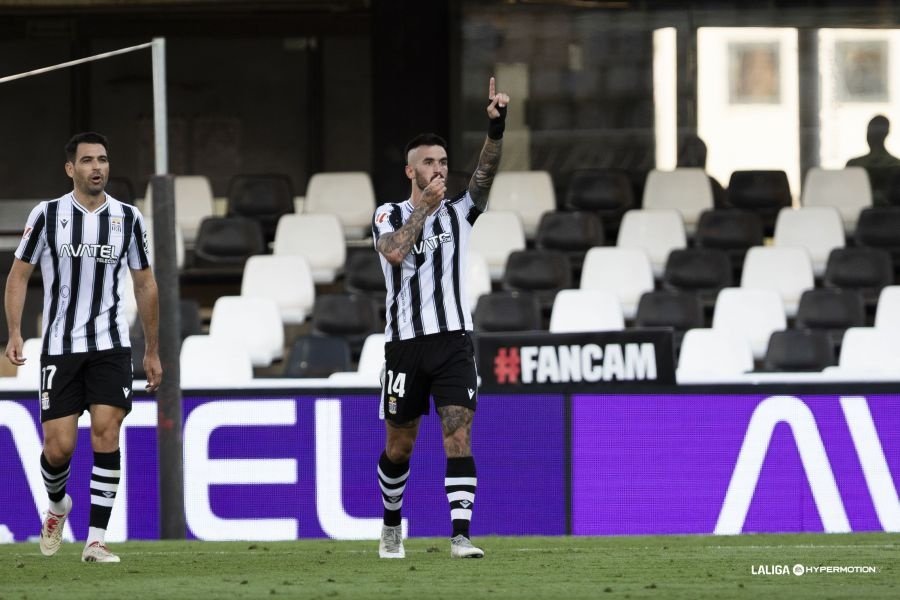 El Cartagena venció (1-0) al Tenerife en el duelo de descendidos a Primera Federación en un partido en el que los insulares acabaron con 3 expulsiones, dos en el banquillo y una a un jugador.