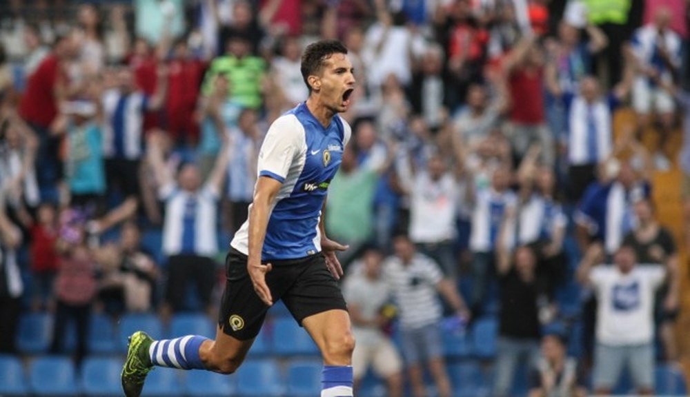 Alex Muñoz, celebrando un gol con el Hércules. HérculesCF