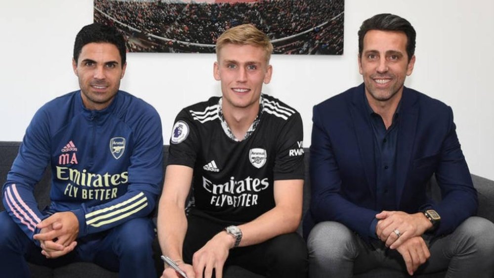 Alex Runarsson é o novo goleiro do Arsenal. Twitter/Arsenal