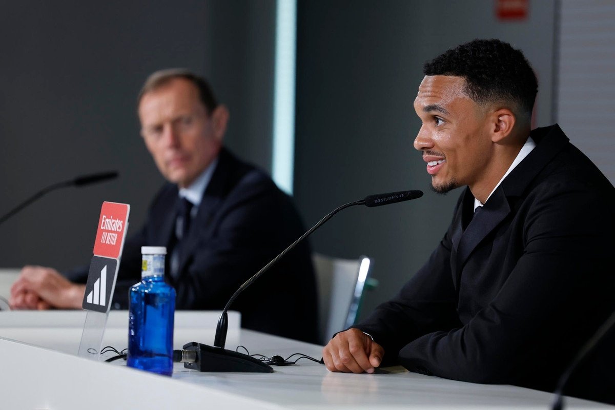La presentación de Alexander-Arnold, en directo. Captura/RealMadridTV