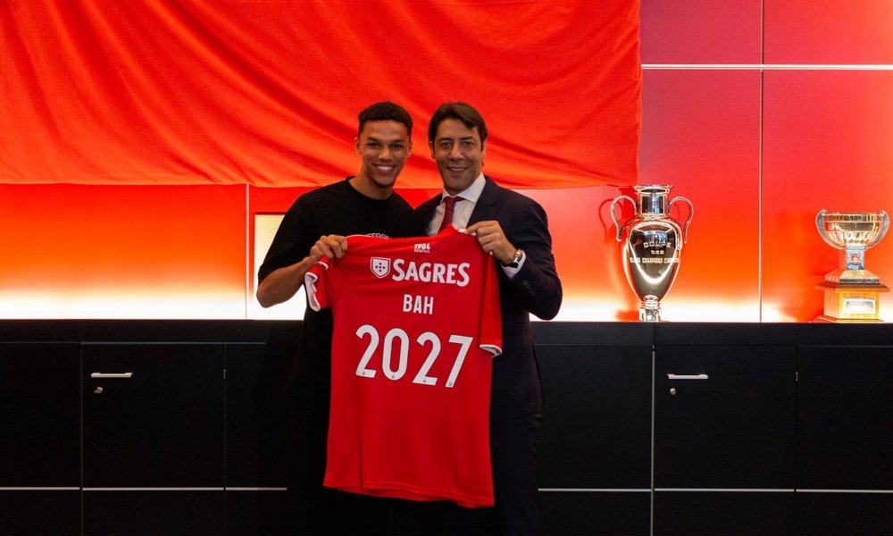 Alexander Bah, nuevo futbolista del Benfica. Twitter/SLBenfica