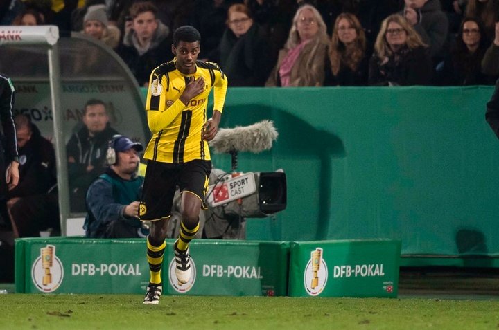 Isak's Dortmund switch lands AIK in hot water