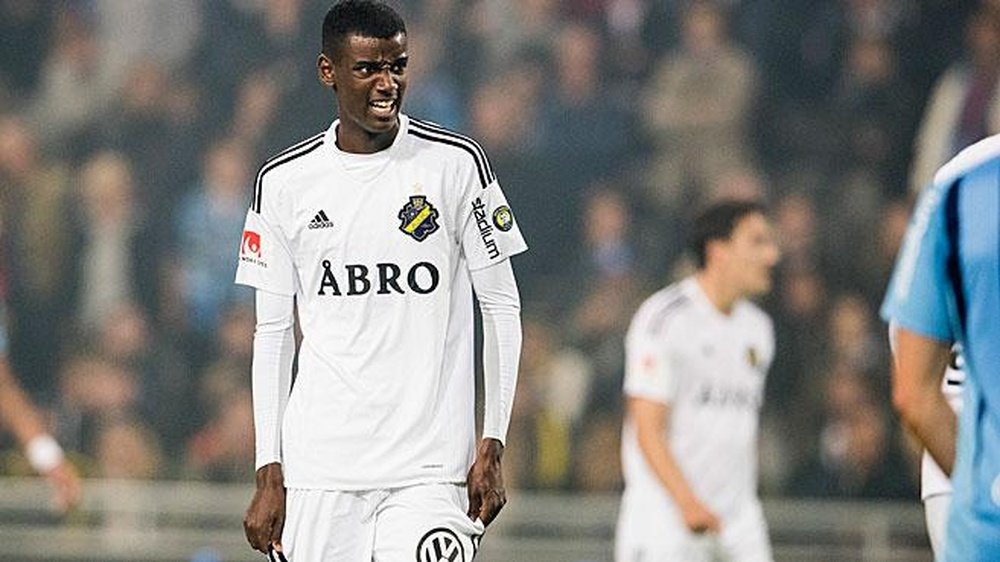 Alexander Isak reacciona a una jugada durante un encuentro del AIK Solna. AIKFotboll