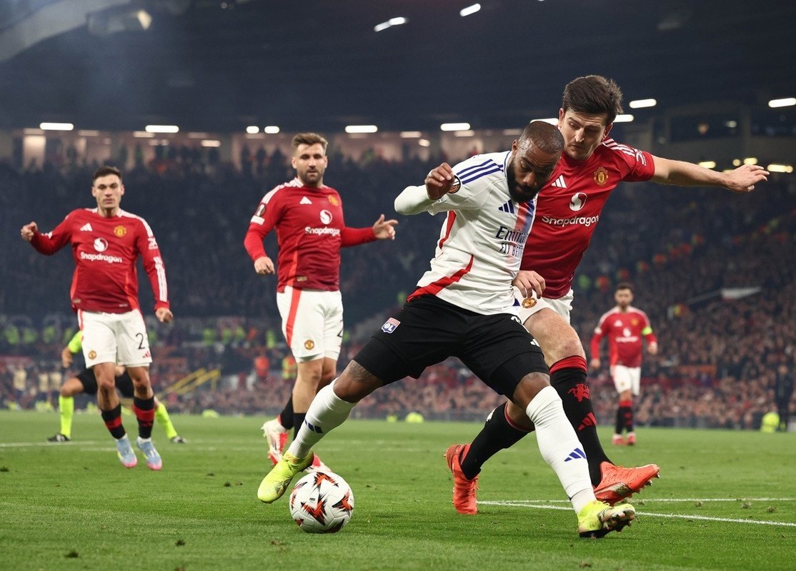 Man Utd stun Lyon in nine-goal Europa League classic to reach semis