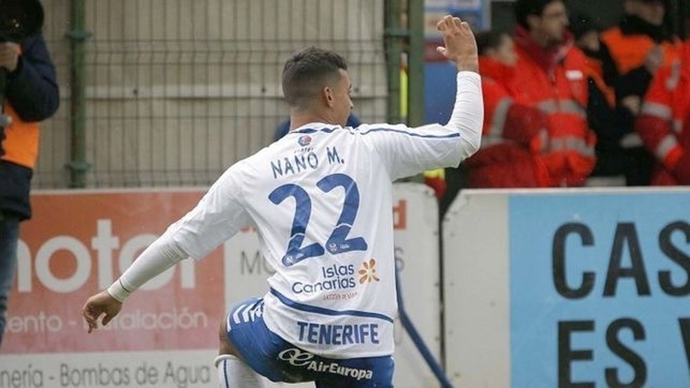 Nano cerró la goleada anotando el tercer tanto del Tenerife. EFE